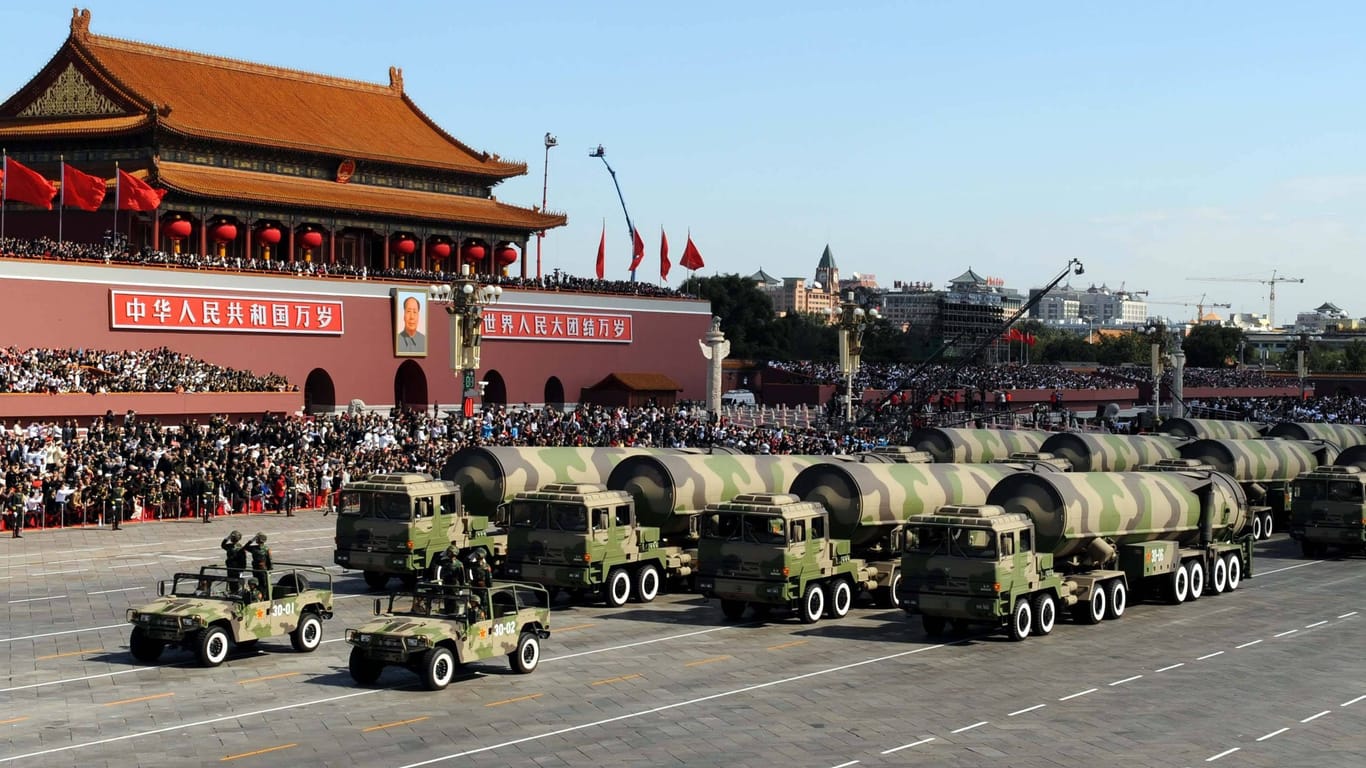 Militärparade (Archivbild): chinesische Langstreckenraketen mit Atomsprengköpfen