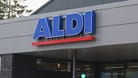 Aldi-Nord-Schriftzug an einer Filiale: Der Discounter führt einen neuen Service ein.