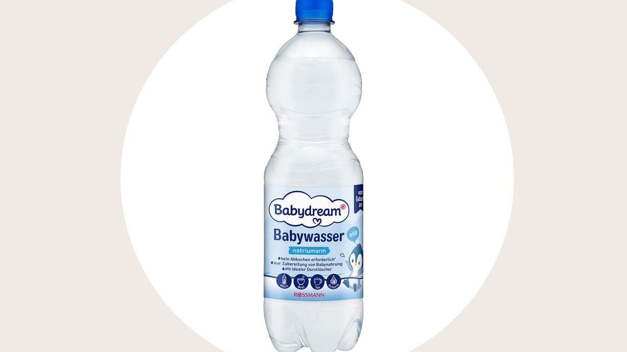 Das Wasser der Rossmann-Eigenmarke "Babydream". Es sollte nicht verzehrt werden.