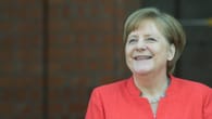 Angela Merkel stellt Memoiren im Deutschen Theater in Berlin vor