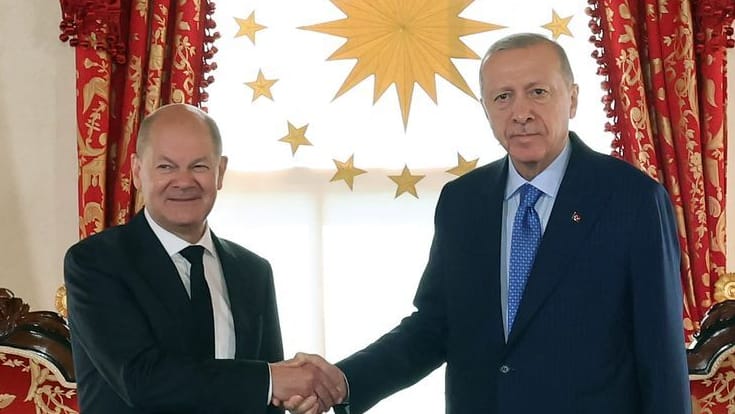 Recep Tayyip Erdoğan und Olaf Scholz in Istanbul: Der türkische Präsident möchte mit Deutschland enger zusammenarbeiten.