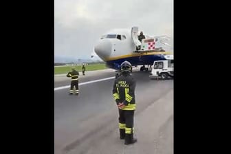 Drr Pannenflieger auf der Landebahn: Der Flughafen musste vorerst den Betrieb einstellen.