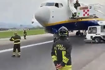 Drr Pannenflieger auf der Landebahn: Der Flughafen musste vorerst den Betrieb einstellen.