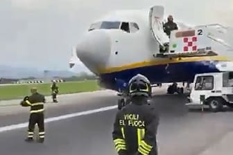 Drr Pannenflieger auf der Landebahn: Der Flughafen musste vorerst den Betrieb einstellen.