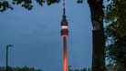 Der Florianturm in Dortmund: Im Oktober verändert er seine Farbe.