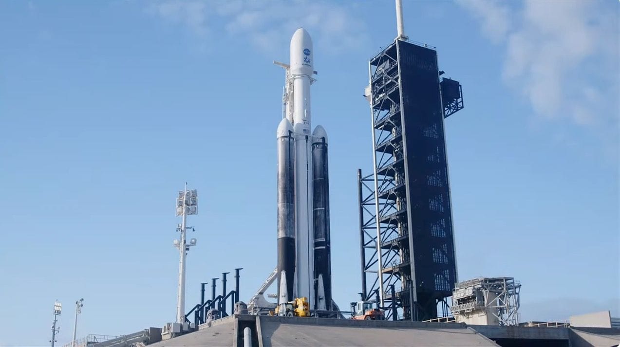 Eine Falcon Heavy des US-Raumfahrtunternehmens SpaceX von Elon Musk soll die Sonde "Europa Clipper" ins All bringen.