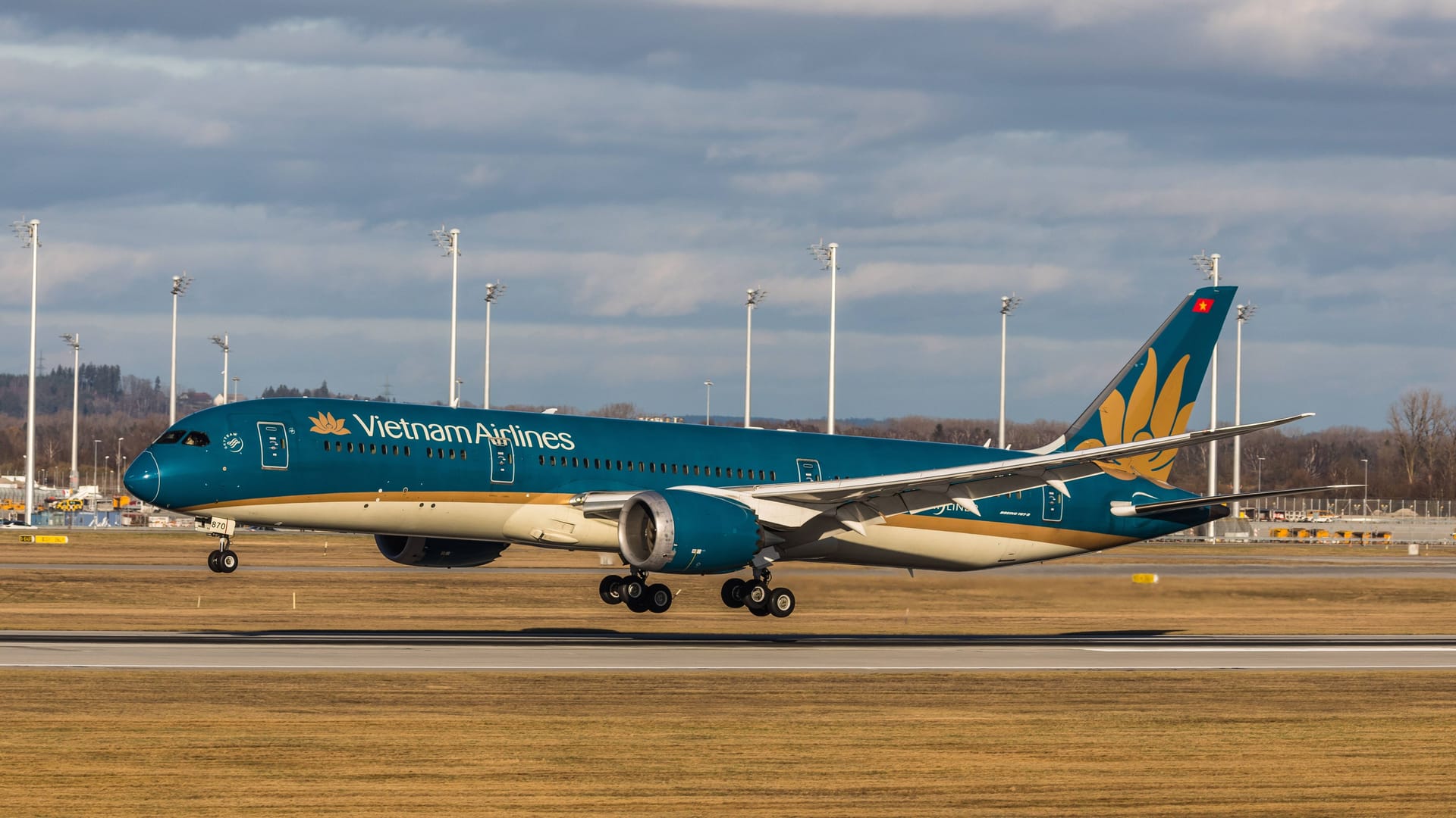 Eine Boeing 787-9 von Vietnam Airlines landet auf dem Flughafen München (Archivbild): Bislang gab es in Deutschland nur ab Frankfurt Direktflüge nach Vietnam.