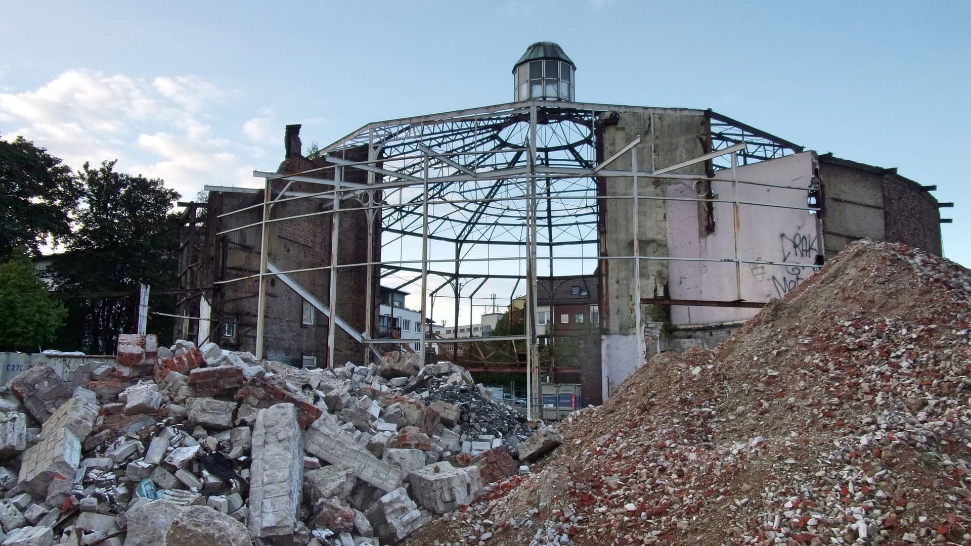 Die alte Schilleroper zerfällt mitten im belebten Stadtteil St. Pauli Die alte Schilleroper zerfällt mitten im belebten Stadtteil St. Pauli
