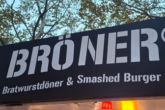 "Bröner"-Stand am Rudolfplatz. Jeden Donnerstag ab 16 Uhr gibt es die Spezialität.