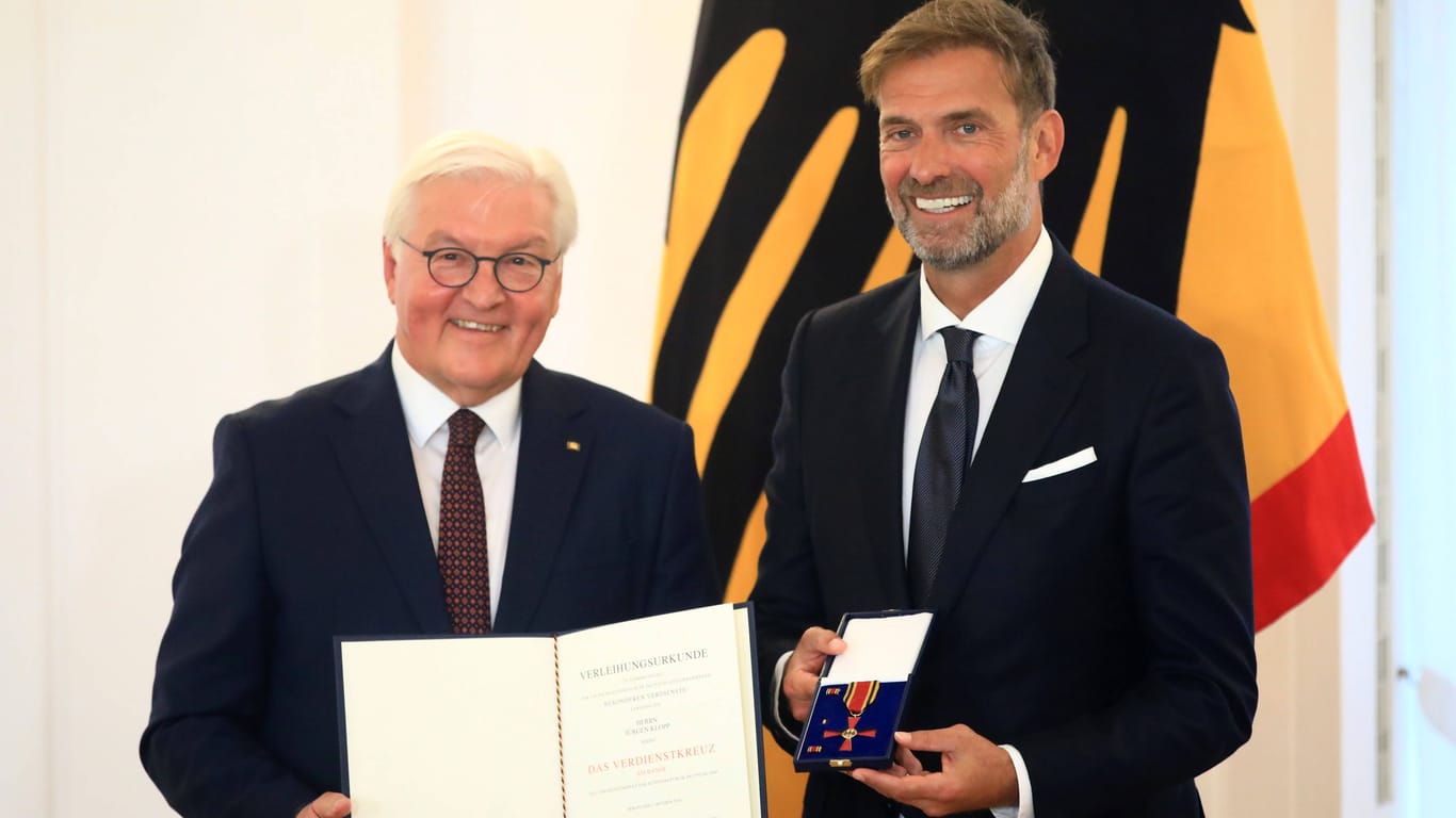 Jürgen Klopp (r.) neben Frank-Walter Steinmeier.