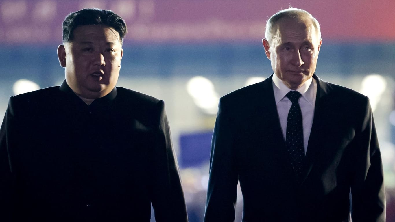 Nordkoreas Machthaber Kim Jong Un und Kremlchef Wladimir Putin: Sie haben im Juni auch gegenseitigen militärischen Beistand vereinbart, wenn eines der beiden Länder angegriffen wird. (Archivbild)