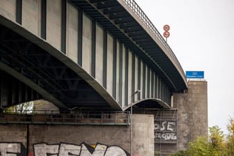 Verbot für Schwertransporte über die A59-Brücke