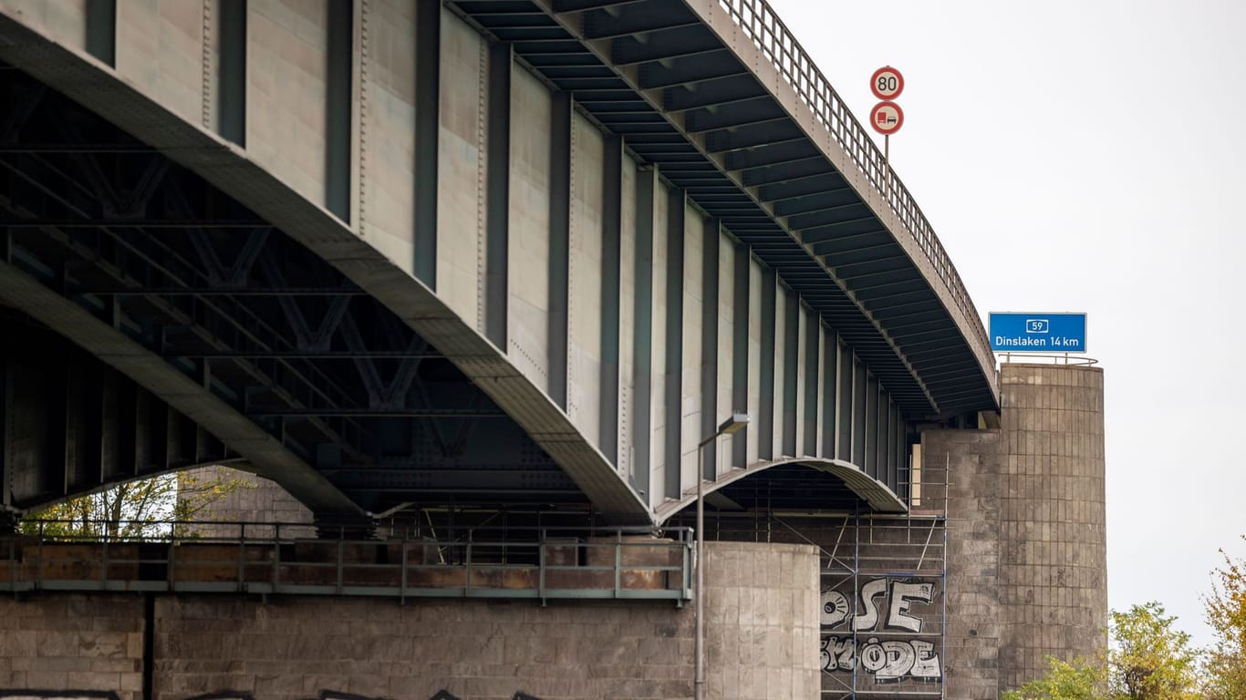 Verbot für Schwertransporte über die A59-Brücke