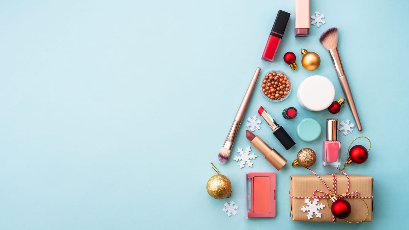 Wir zeigen Ihnen die besten Beauty-Adventskalender bekannter Marken im Überblick.