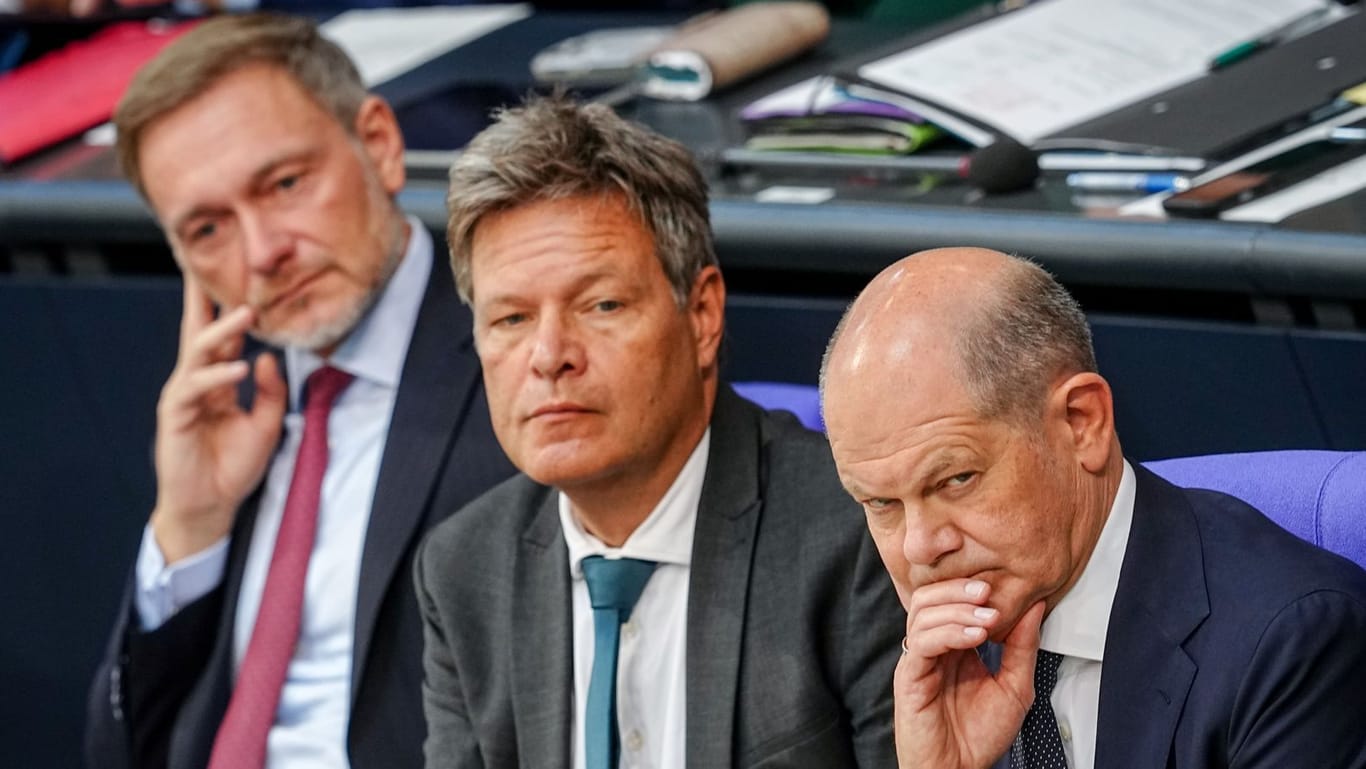 Christian Lindner (l), Robert Habeck und Bundeskanzler Olaf Scholz: Die Pläne der Ampel-Spitzen werden nicht von allen begrüßt.