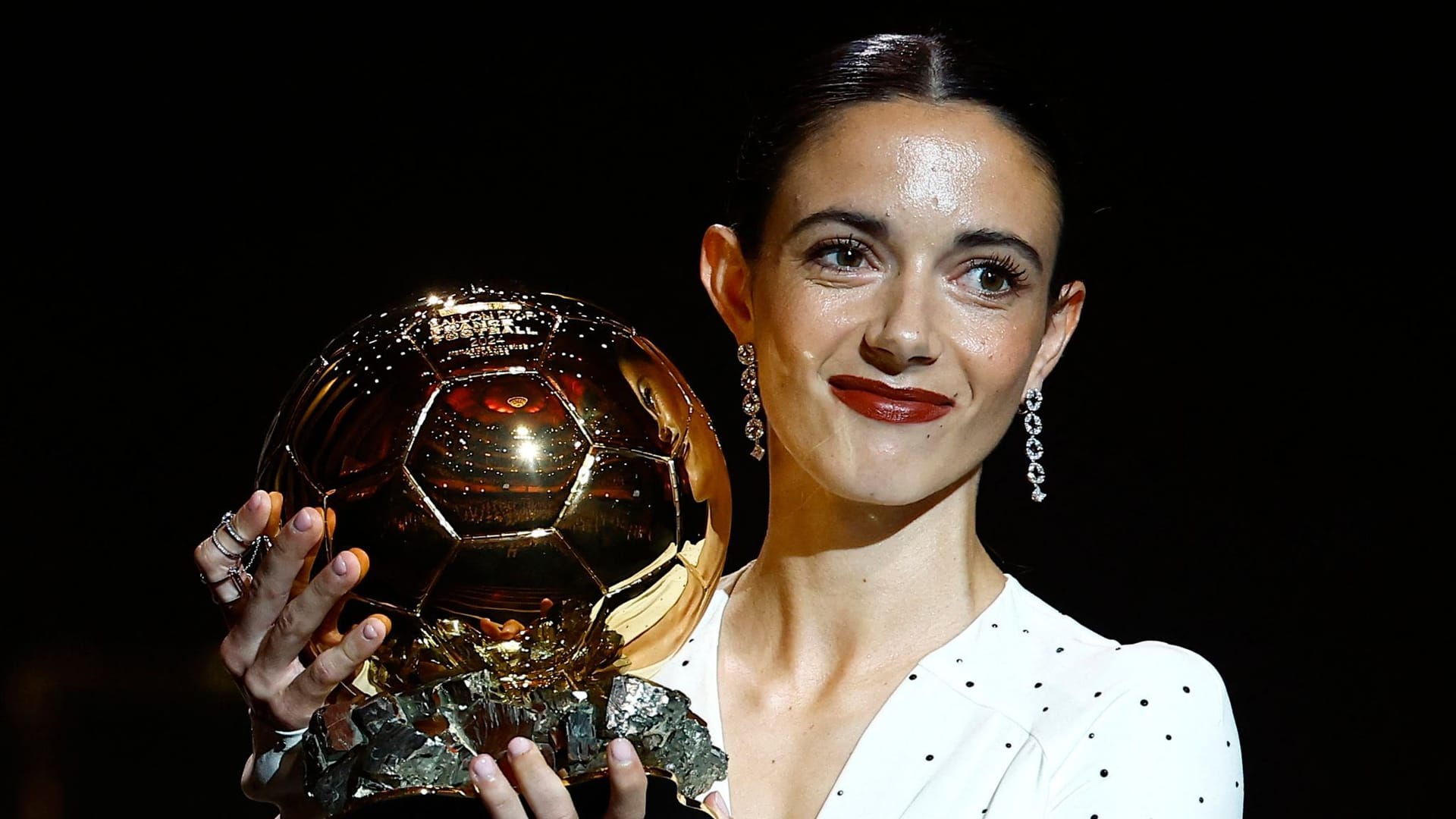 Aitana Bonmatí mit dem Ballon d'Or: Erneut holt sie die Trophäe nach Spanien.