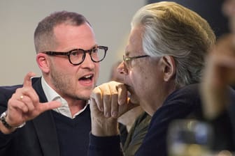 Ex-"Bild"-Chef Julian Reichelt (l.) und der "Nius"-Investor: Frank Gotthardt steckte Millionen in den Sender – während sein Vermögen rasant schrumpft.