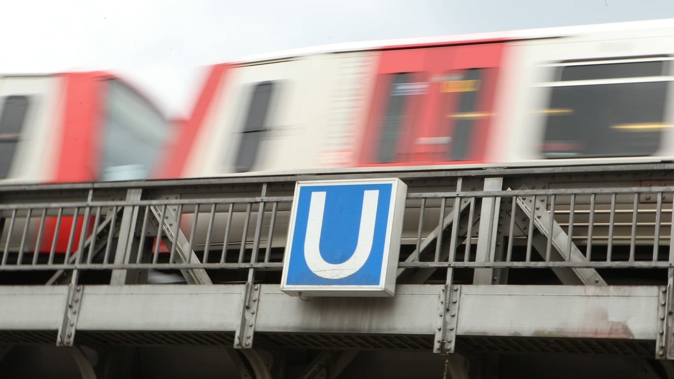 Für die Reparatur eines Unfallschadens an einer U-Bahnbrücke muss der Betrieb auf der U1 in Hamburg Volksdorf drei Tage lang unterbrochen werden. (Symbolfoto)