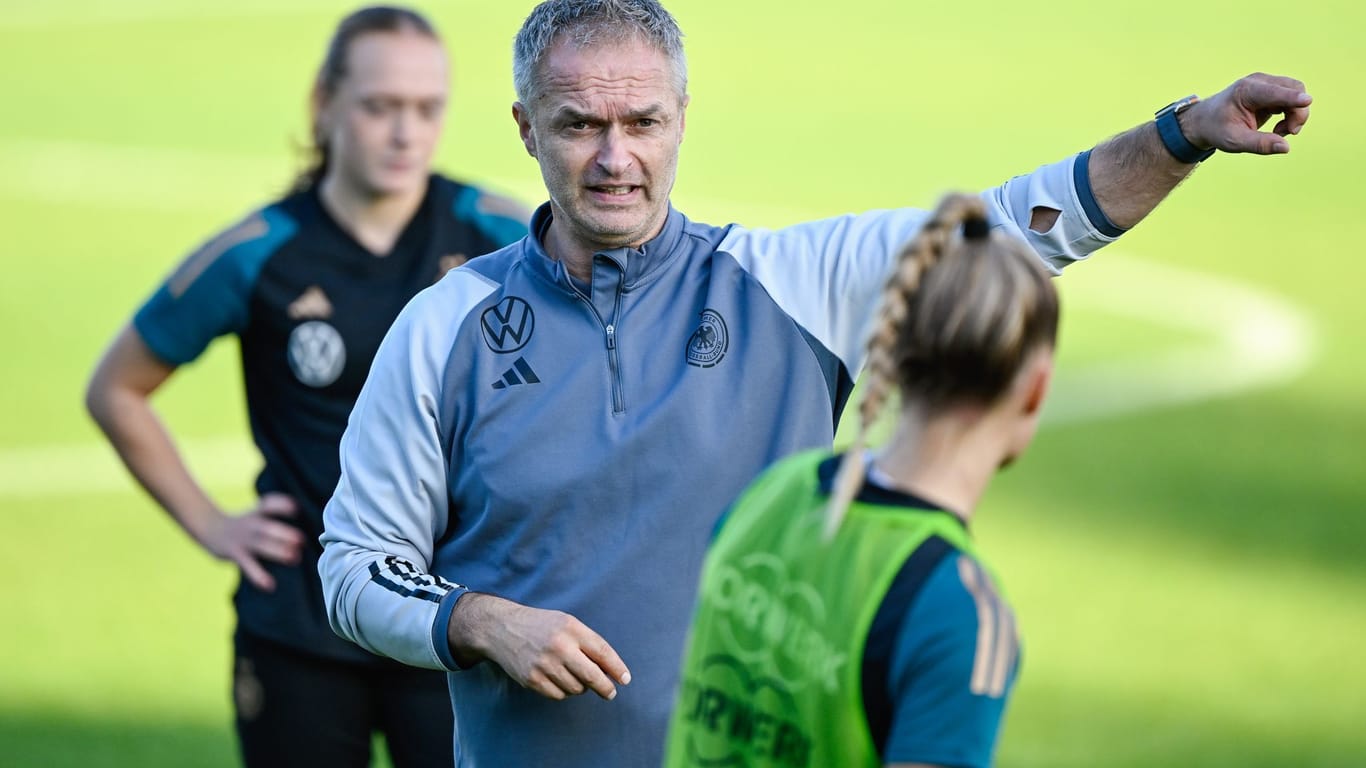 Frauen-Fußballnationalmannschaft - öffentliches Training