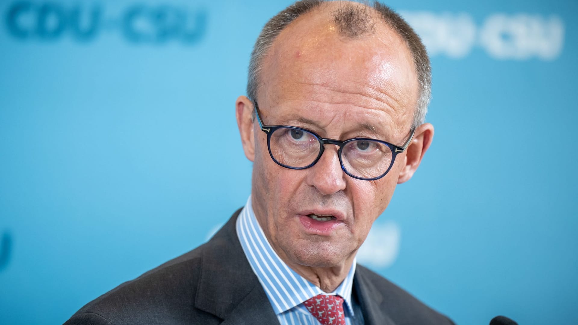 CDU-Chef Friedrich Merz spricht bei einer Pressekonferenz (Archivbild).