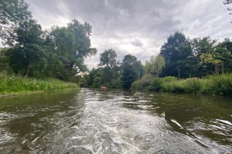 Die Oker in Braunschweig (Archivbild): Ein Projekt am Südufer wurde vorerst auf Eis gelegt.