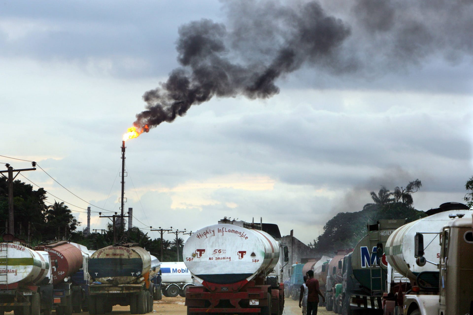 Tanklastwagen in Nigeria (Archivbild): Bei der Explosion eines Tanklastwagens sind fast hundert Menschen gestorben, es gab viele Verletzte.