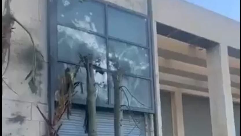 Standbild aus einem von Israels Armee freigegeben Video: Es soll Schäden am Haus von Premierminister Benjamin Netanjahu nach einem Hisbollah-Angriff zeigen.