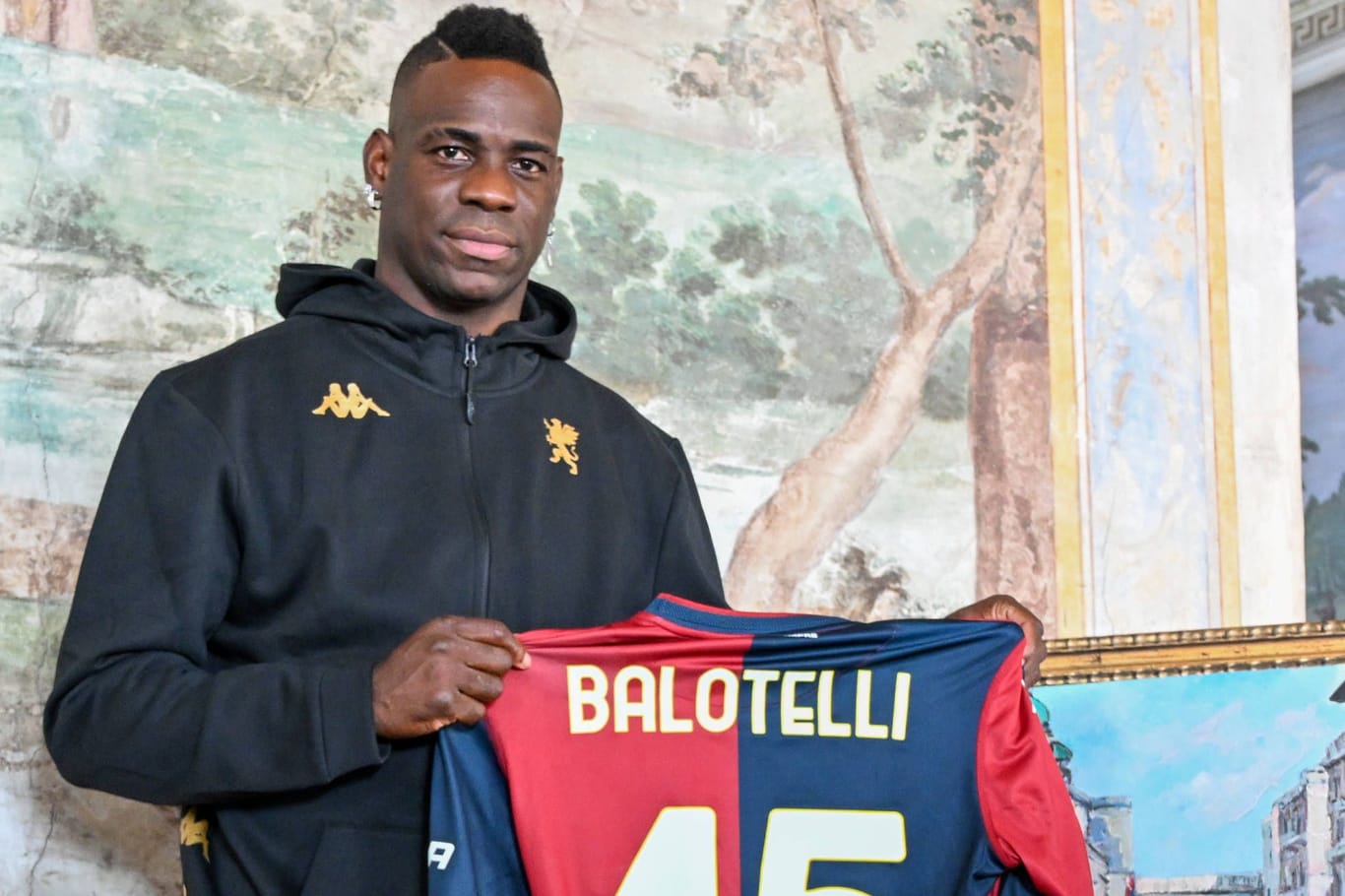 Mario Balotelli: Der 34-Jährige spielt ab sofort in Genua.