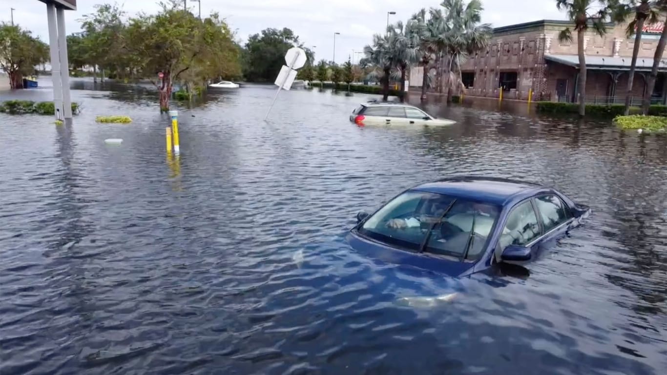 Tampa: Überschwemmungen durch den Hurrikan "Milton".