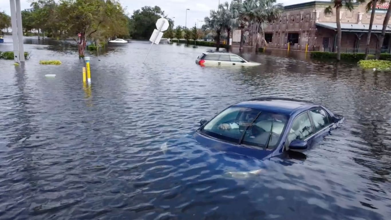 Tampa: Überschwemmungen durch den Hurrikan "Milton".