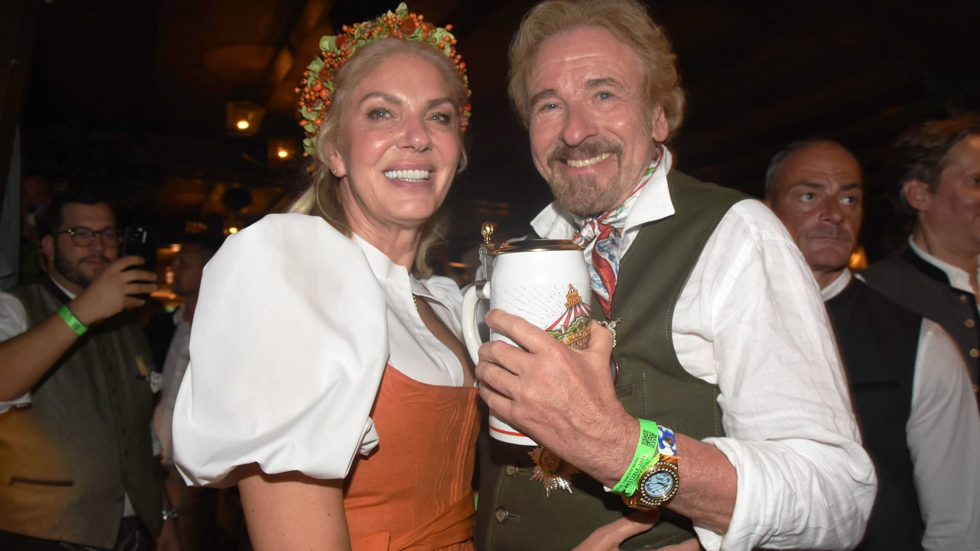 Gottschalk mit seiner neuen Frau Karina auf dem Oktobefest.