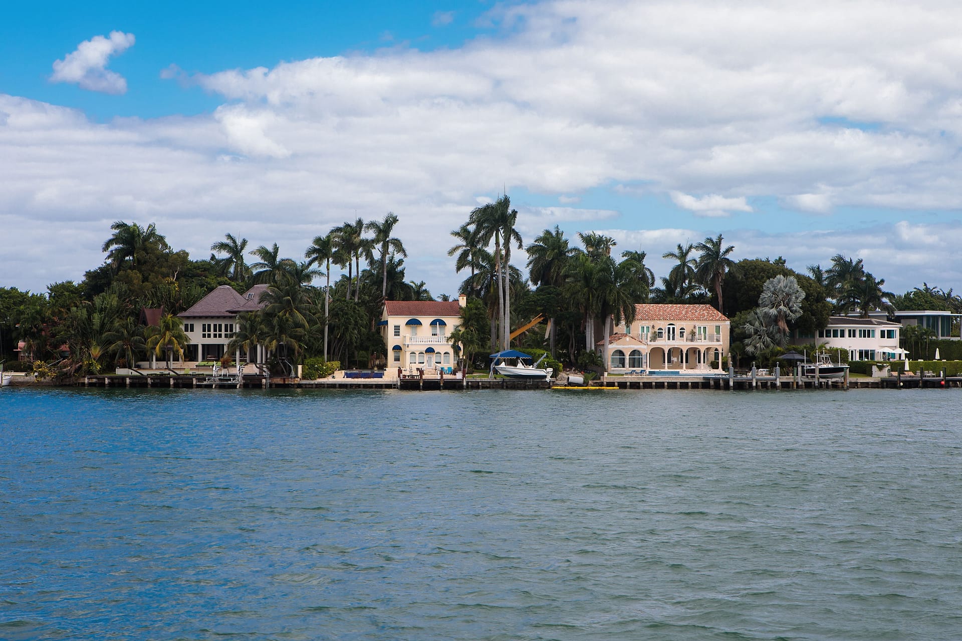 Auf Star Island in Florida haben einige Stars, so auch Sean Combs, luxuriöse Villen.