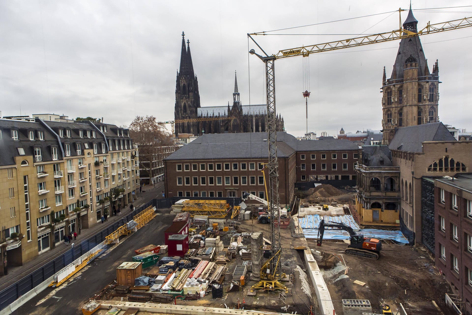 Ausgrabungen in der Nähe des Kölner Doms (Archivbild): Das bei Arbeiten der KVB entdeckte Hafentor soll bald der Öffentlichkeit zugänglich gemacht werden.