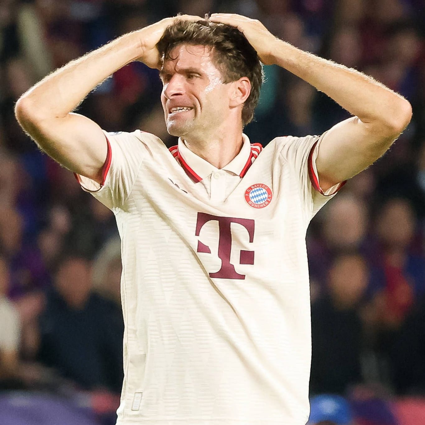 Verzweifelt: Thomas Müller in der Partie beim FC Barcelona.