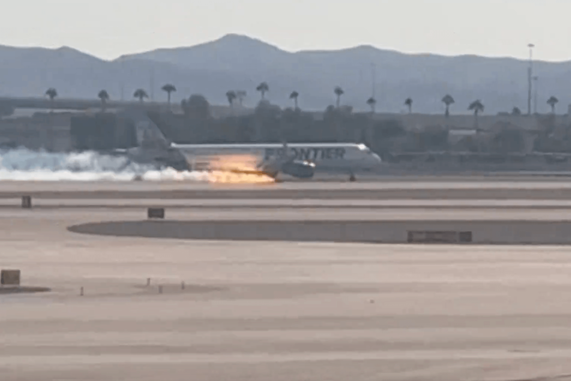 Ein Flugzeug fing plötzlich Feuer.