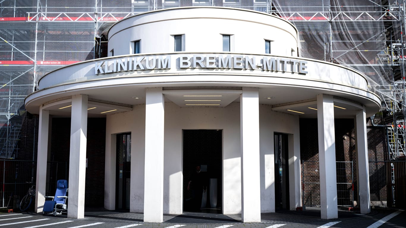 Der Eingang zum Klinikum Bremen-Mitte: Dutzende Stellen könnten hier wegfallen.