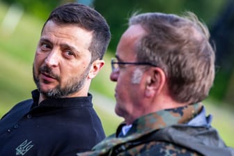 Wolodymyr Selenskyj (l.) bei einem Besuch im Juni 2024 in Deutschland, neben ihm Verteidigungsminister Boris Pistorius (SPD).