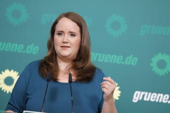 Ricarda Lang: Die Grünen-Politikerin stattete ihrem Friseur jetzt einen Besuch ab.