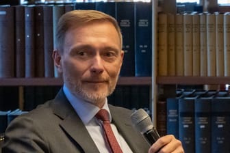 Christian Lindner (FDP) in Washington D.C.: Der Bundesfinanzminister erklärte, die Steuereinnahmen seien geringer als erwartet.