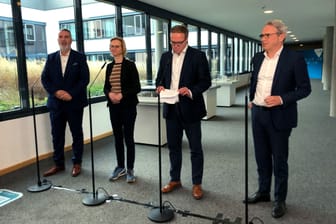 Co-Landesvorsitzender des BSW, Steffen Schütz, Katja Wolf, BSW-Fraktionschefin, CDU-Fraktionschef Mario Voigt und Georg Maier Thüringer SPD-Parteichef (von links nach rechts): Die Parteien wollen Koalitionsgespräch führen.