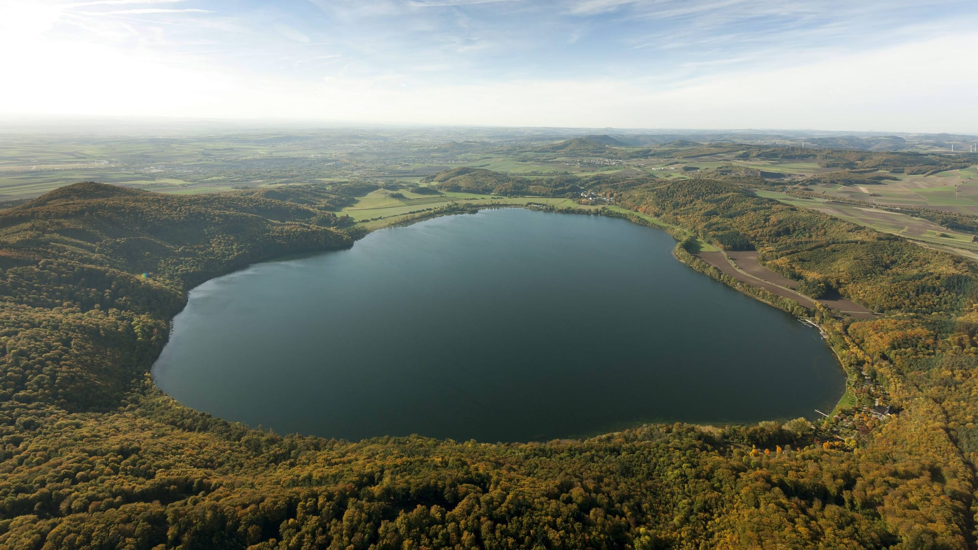 Der Laacher See nahe Koblenz.