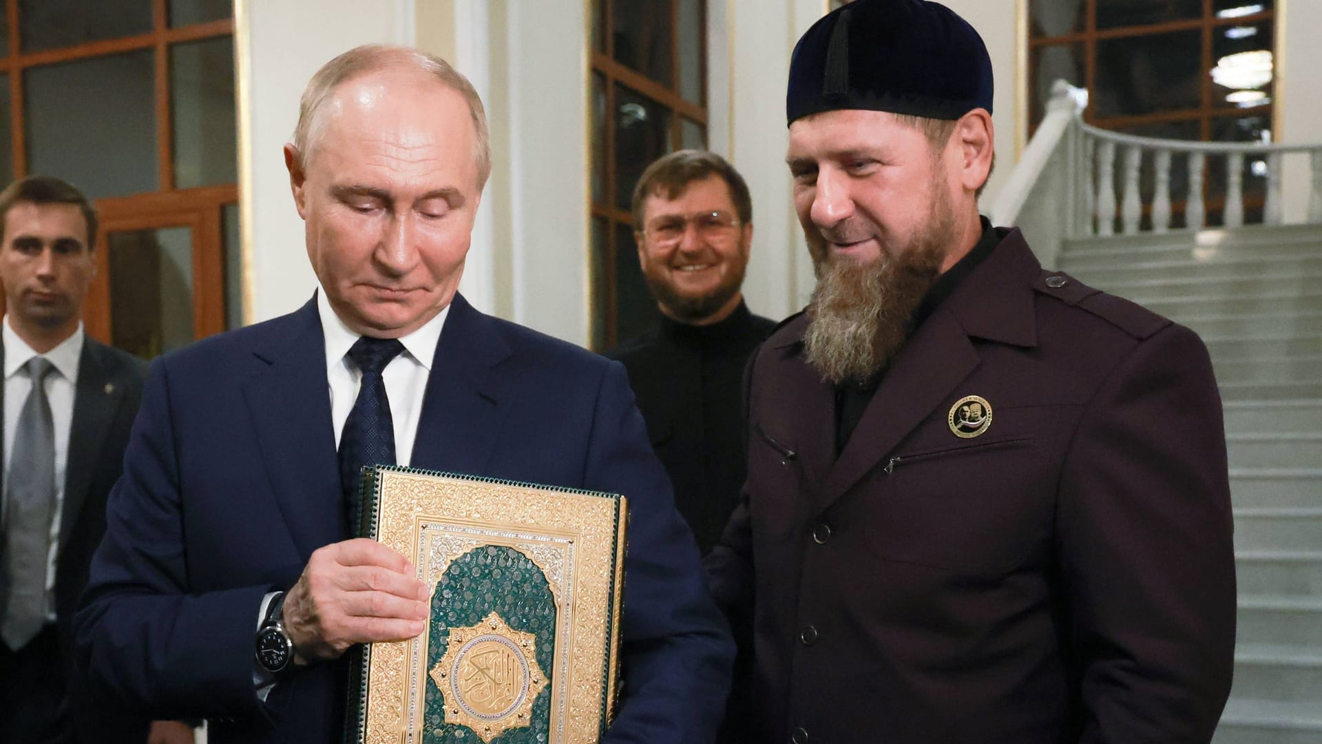 Der russische Präsident Putin (links) und der tschetschenische Machthaber Ramsan Kadyrow: Der Kaukasus-Herrscher hat russischen Abgeordneten gedroht.