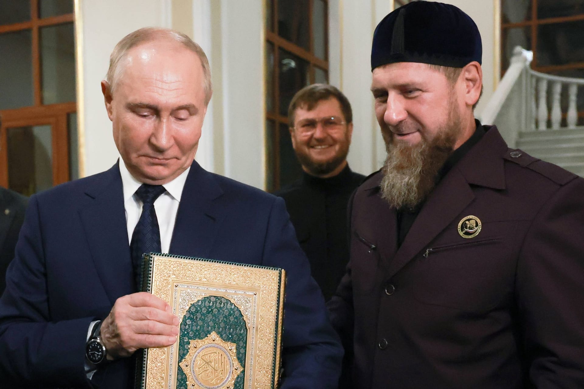 Der russische Präsident Putin (links) und der tschetschenische Machthaber Ramsan Kadyrow: Der Kaukasus-Herrscher hat russischen Abgeordneten gedroht.