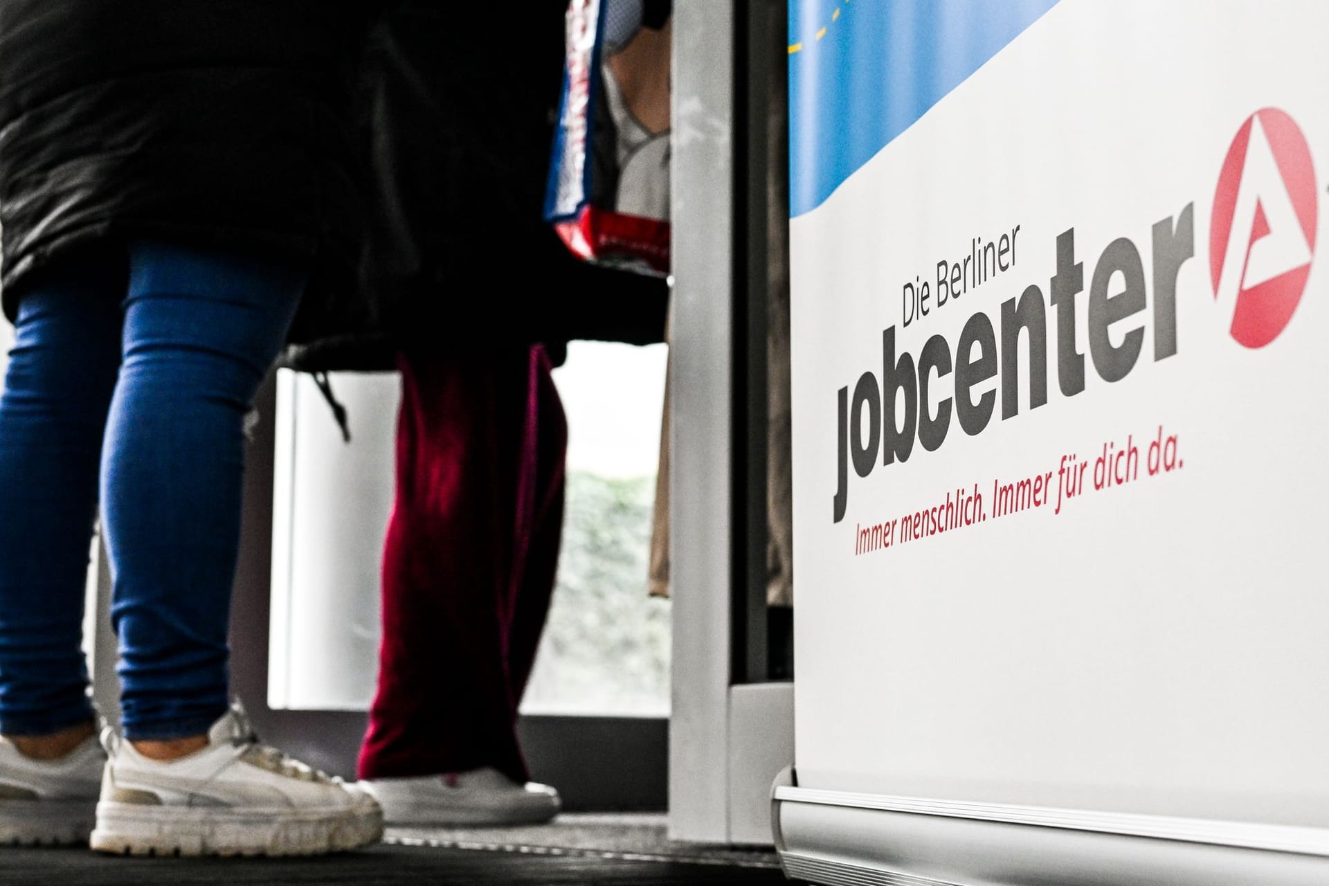 Ein Eingang zum Jobcenter