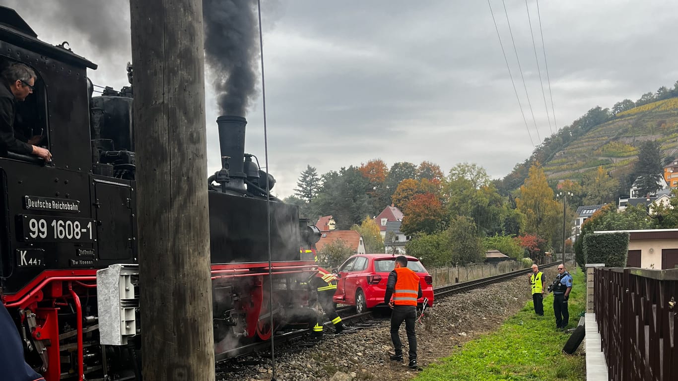 Die Unfallstelle in Radebeul: Der Schaden lässt sich noch nicht beziffern.