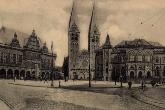 Eine historische Aufnahme vom Bremer Marktplatz: Früher erzählten sich die Bremer schauerliche Geschichten.