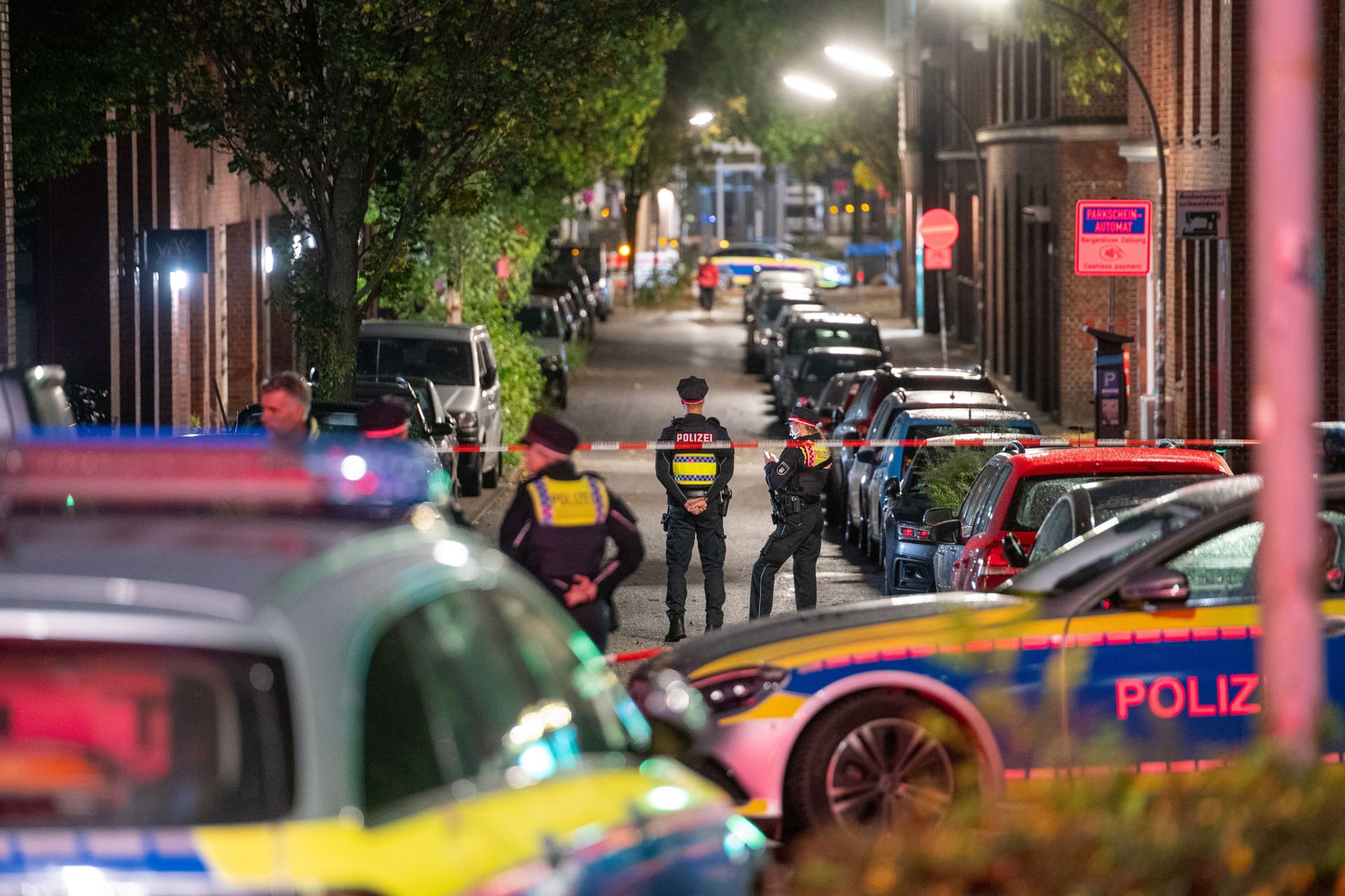 Polizeieinsatz am Herrengraben am Sonntagabend in Hamburg.