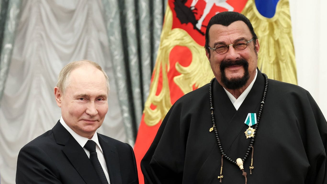 Russlands Präsident Wladimir Putin und der US-amerikanische Schauspieler Steven Seagal: Der Schauspieler spielte in Kultfilmen der 1980er und 1990er mit.