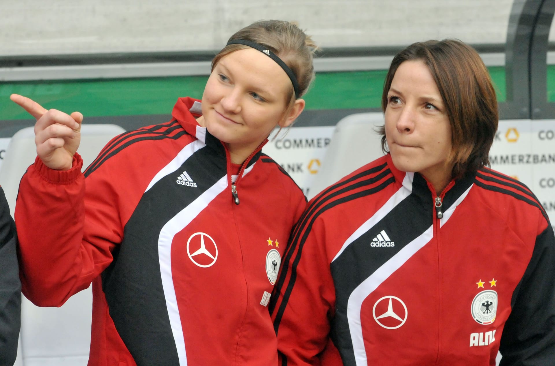 Alexandra Popp und Inka Grings im DFB-Dress 2010.