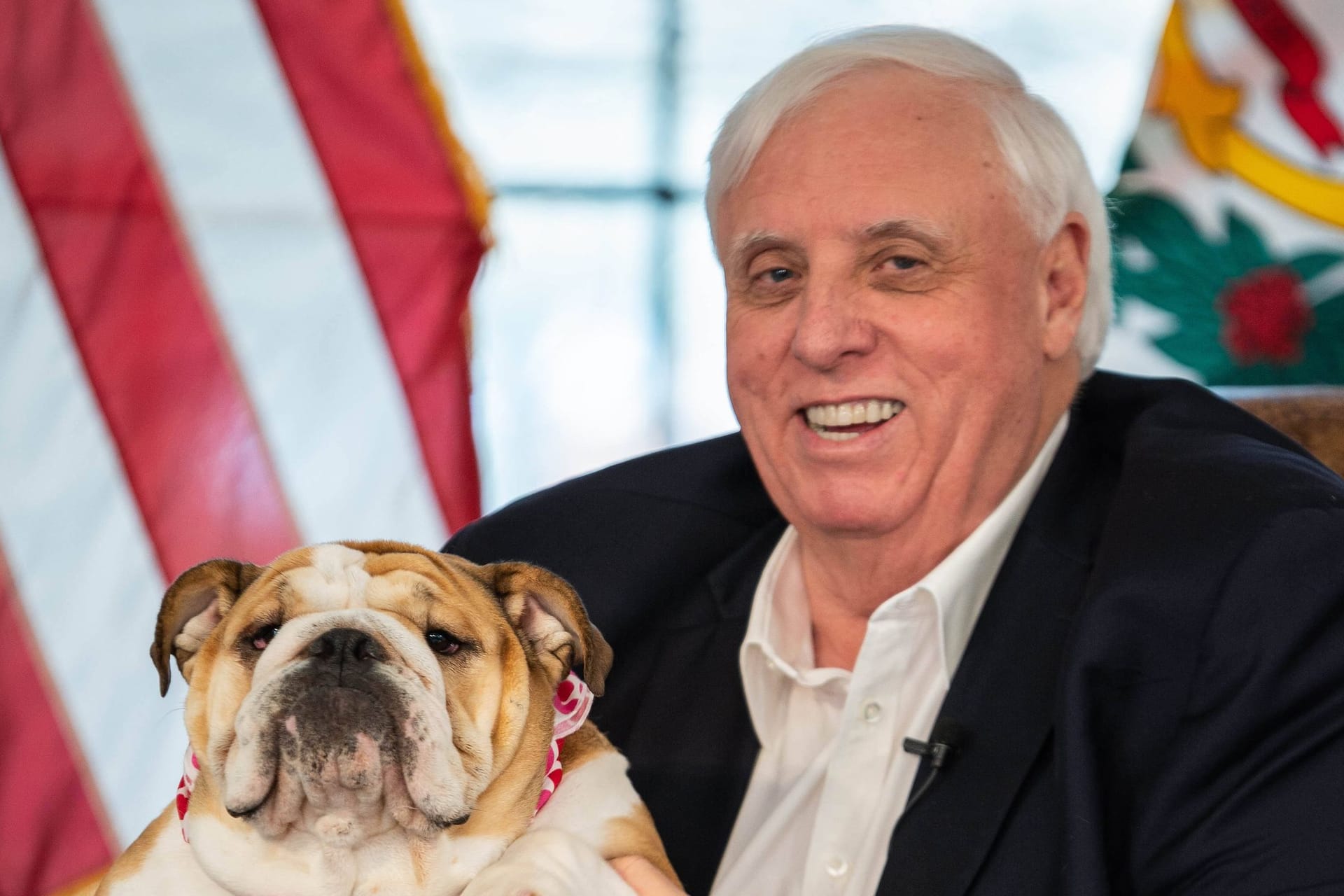 Jim Justice und Babydog: Der Gouverneur plant bereits fest mit seinem Einzug in den Senat.